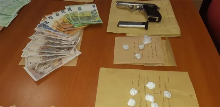 Zaplijenjeno je oko pola kilograma kokaina te 35 grama heroina