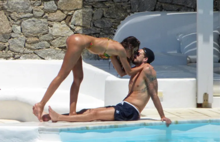 [FOTO] NAVIJAČI PSG-A ZBOG NJE ĆE ŽALITI ZA KEVINOM TRAPPOM: Djevojka poznatog vratara prava je seks-bomba u bikiniju