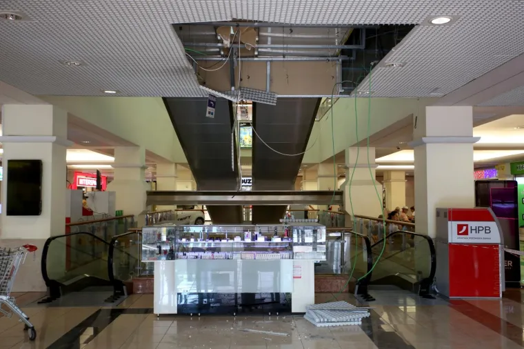 Drama u Rijeci: Žena propala kroz strop u shoping centru