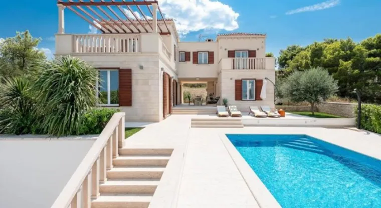 Fotografije lažnog luksuza: Ovako izgleda vila za koju su francuski turisti izdvojili 47.500 kuna!