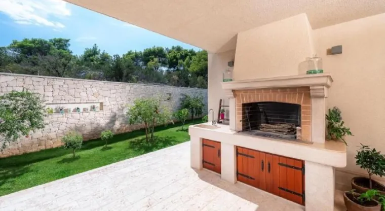 Fotografije lažnog luksuza: Ovako izgleda vila za koju su francuski turisti izdvojili 47.500 kuna!