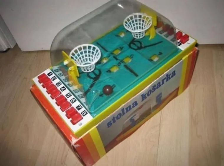 Ovo se zove zabava: 25 igara od kojih se nismo odvajali dokle god mama nije već 15. put zvala na ručak