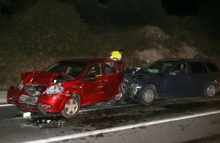 Četverostruki sudar kod Ka&scaron;tel Sućurca: Auti su potpuno smrskani, &scaron;teta je golema