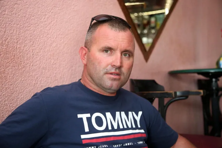 Gledali Crvenu zvezdu: Ovo je kafić u kojem su napadači tukli goste, vlasnici ozlijedili nogu