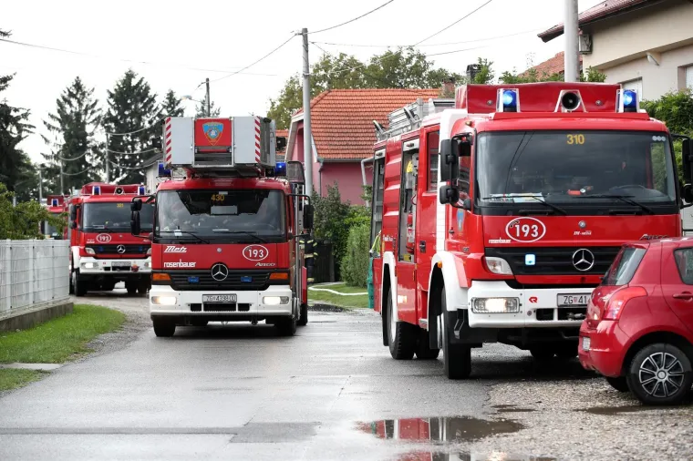Nevrijeme protutnjalo Zagrebom, udar munje zapalio kuću: 'Kad je grunulo, zatresli su se prozori'