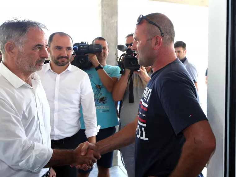 Pupovac stigao u Uzdolje gdje je u napadu ozlijeđeno petero ljudi: 'Ovo se nije događalo ni u poratnim vremenima'