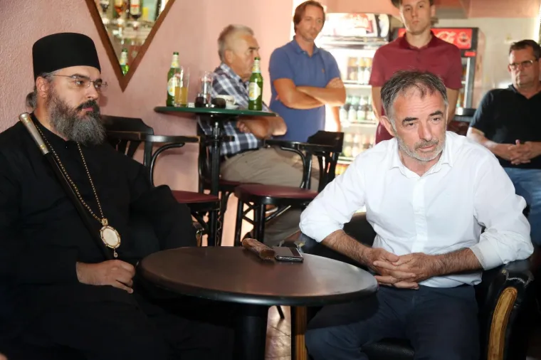 Pupovac stigao u Uzdolje gdje je u napadu ozlijeđeno petero ljudi: 'Ovo se nije događalo ni u poratnim vremenima'