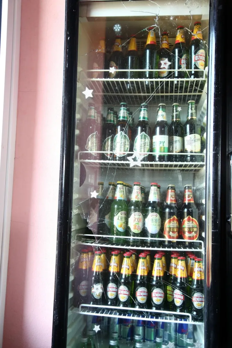 NACIONALISTIČKI NAPAD NA LJUDE U RESTORANU 'PETKO': Gledali su utakmicu između Crvene zvezde i Young Boysa