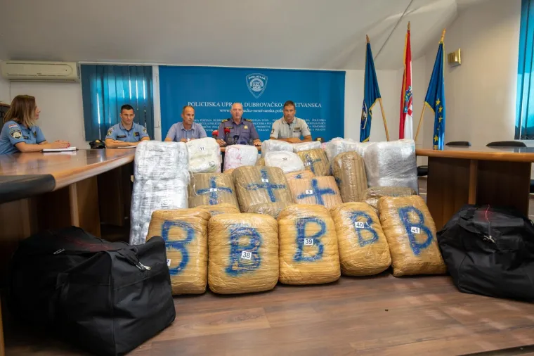 Vrijednost zapljenjene droge procjenjuje se na oko pet milijuna kuna, a 15 milijuna u maloprodaji na crnom trži&scaron;tu