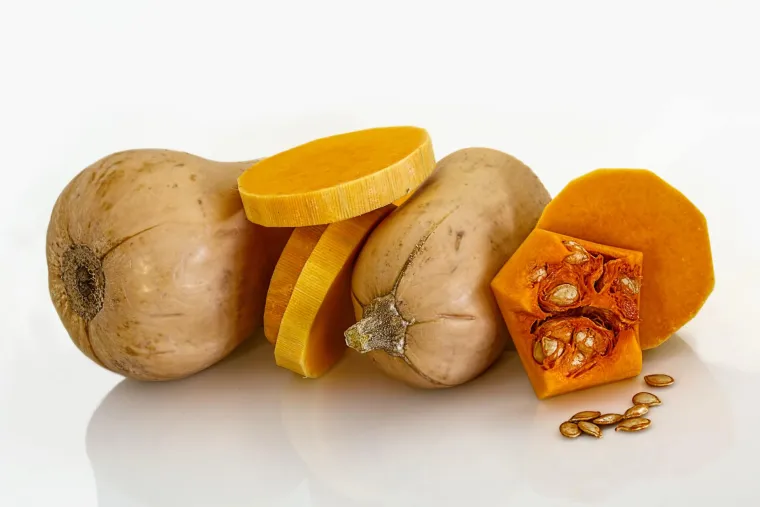 Tikve, posebno bundeva, sadrži pregršt vitamina A, C i kalcija. Ima vrlo malo kalorija, a savršena je jesenska namirnica za guste juhe.
