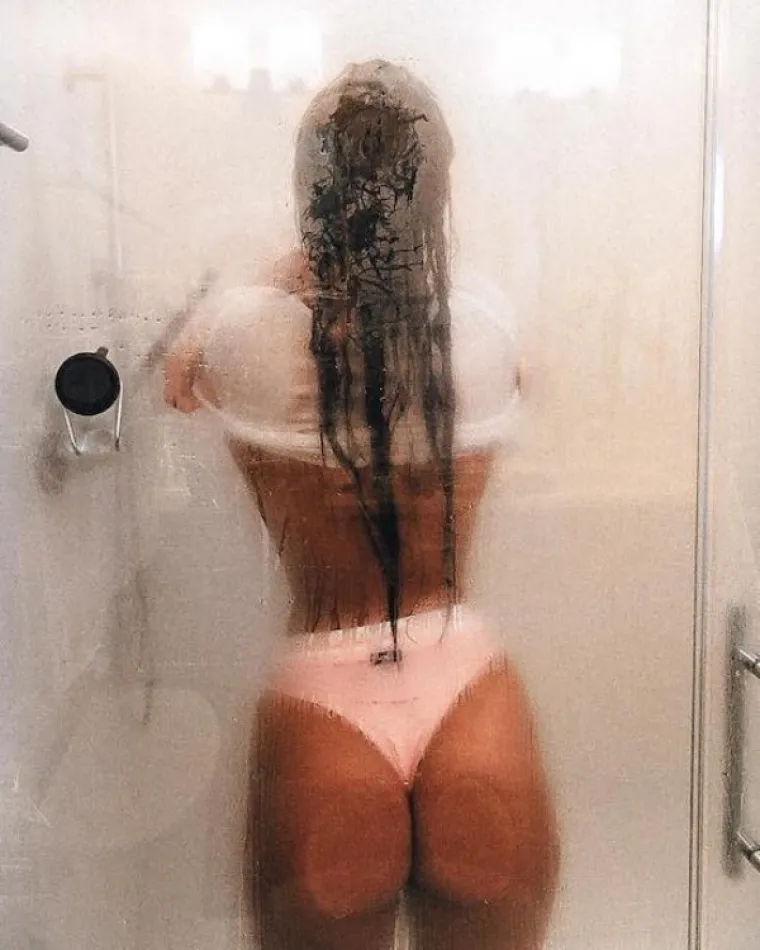 TOLIKO VRUĆE DA IH NI VODA NE OHLADI: Nisu Ku&scaron;ćevićev djed, ali i njihove fotke ćete skrivati po spavaćim sobama