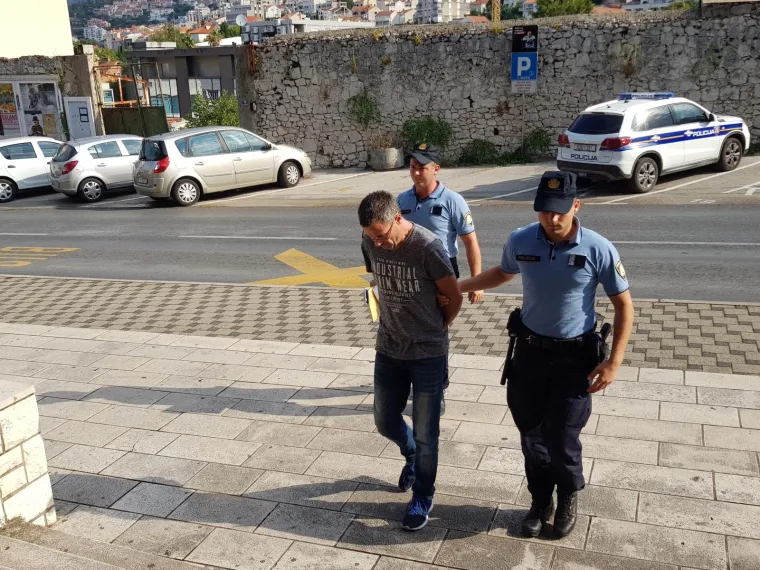 Ovo su mu&scaron;karci koji su 'pali' na granici zbog krijumčarenja 342 kila 'trave'