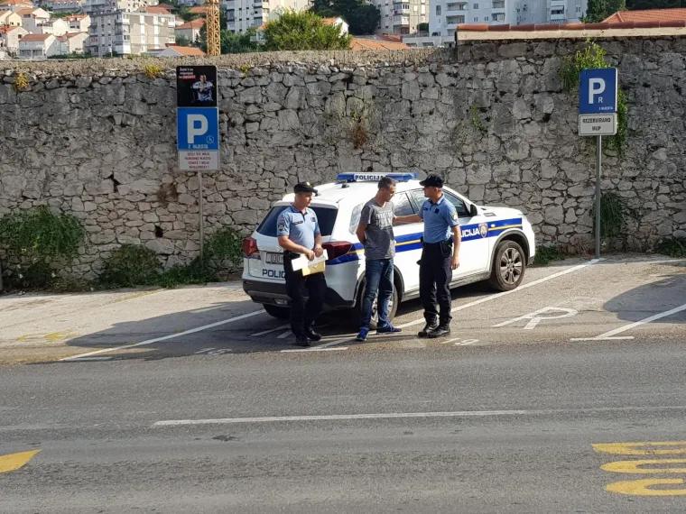 Ovo su mu&scaron;karci koji su 'pali' na granici zbog krijumčarenja 342 kila 'trave'