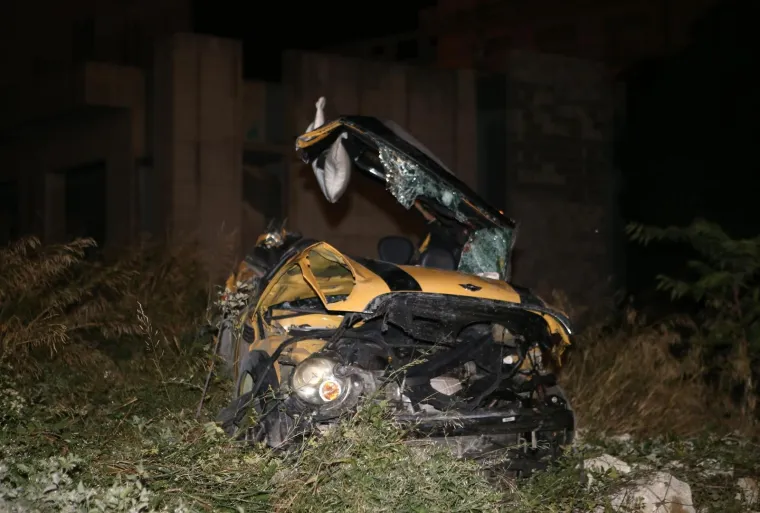 [FOTO] MLADIĆ OVU NESREĆU NIJE MOGAO PREŽIVJETI: Sletio s ceste u Splitu, automobil smrskan do neprepoznatljivosti