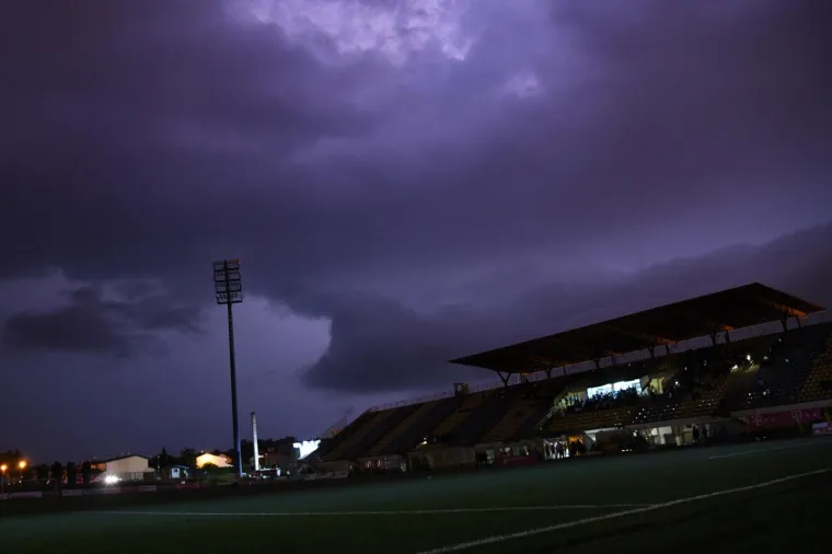 24.08.2019., Zapresic - SRC Zapresic, 6. kolo Hrvatski telekom Prve HNL: Inter Zapresic - Lokomotiva.Dolazak olujnog nevremena rezultirao nestankom struje  
Photo: Josip Regovic/PIXSELL