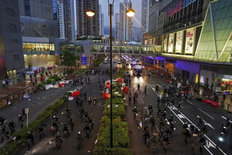 Nemile scene borbi prosvjednika i policije obilaze svijet: U Hong Kongu uhićeno 29 osoba