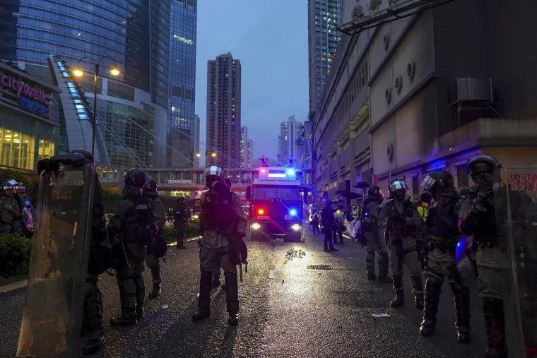 Nemile scene borbi prosvjednika i policije obilaze svijet: U Hong Kongu uhićeno 29 osoba