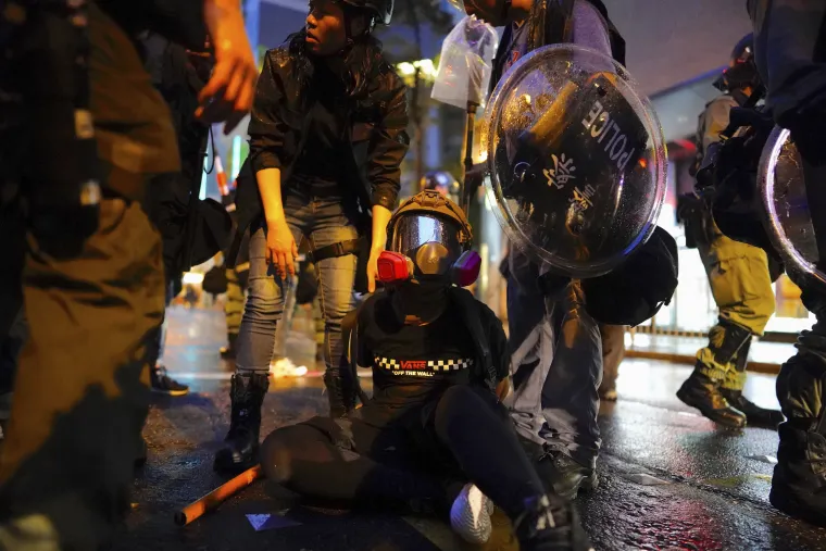 Nemile scene borbi prosvjednika i policije obilaze svijet: U Hong Kongu uhićeno 29 osoba