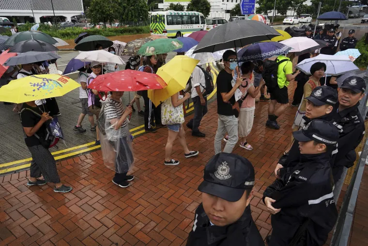 Nemile scene borbi prosvjednika i policije obilaze svijet: U Hong Kongu uhićeno 29 osoba