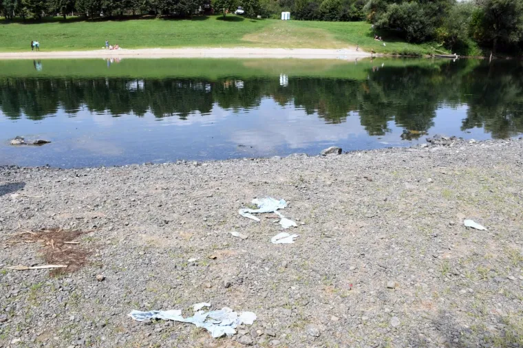 Drama na Kupi: Policija iz tonućeg kombija izvukla 11 migranata, jedna žena preminula, vozač pobjegao