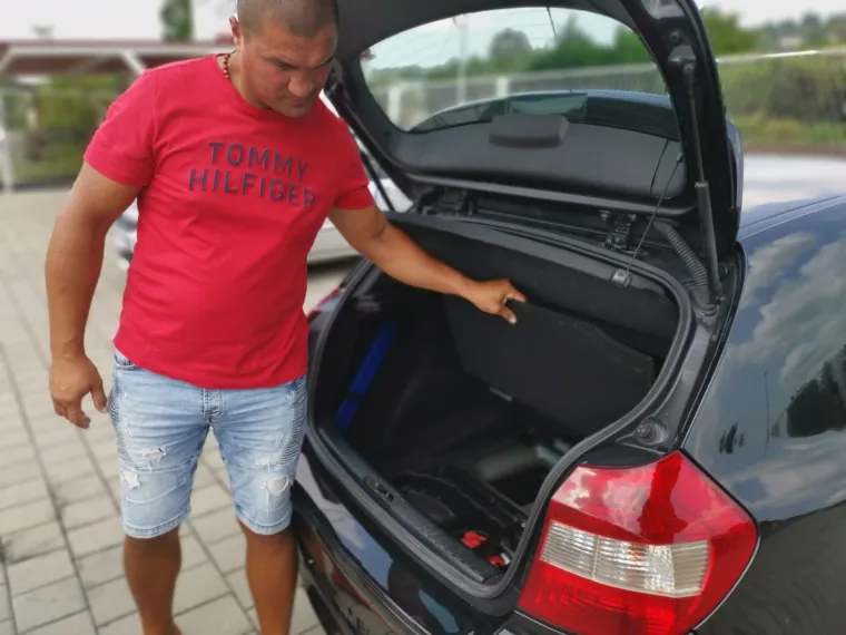 Prona&scaron;ao eksploziv u BMW-u: 'Bojim se jer su mi brata ubili'