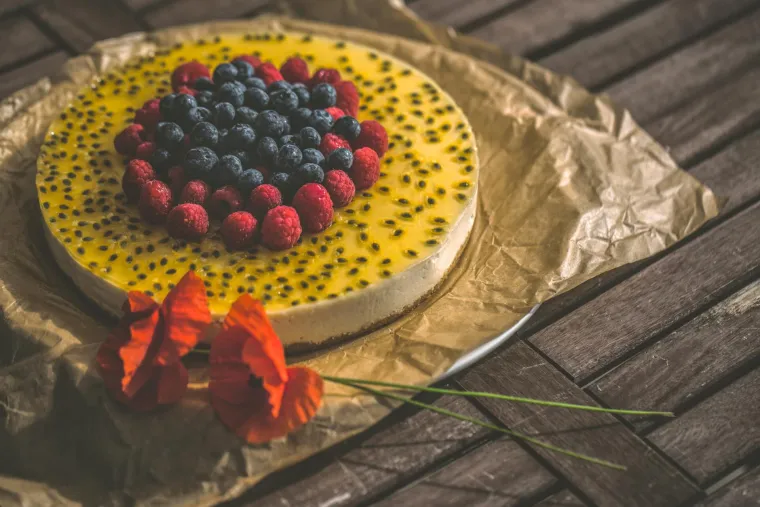Chia sjemenke s razlogom su na glasu kao superhrana. Imaju mnogo proteina i vlakna, a jedna porcija koju možete dodati u smoothie sadrži samo 137 kalorija.