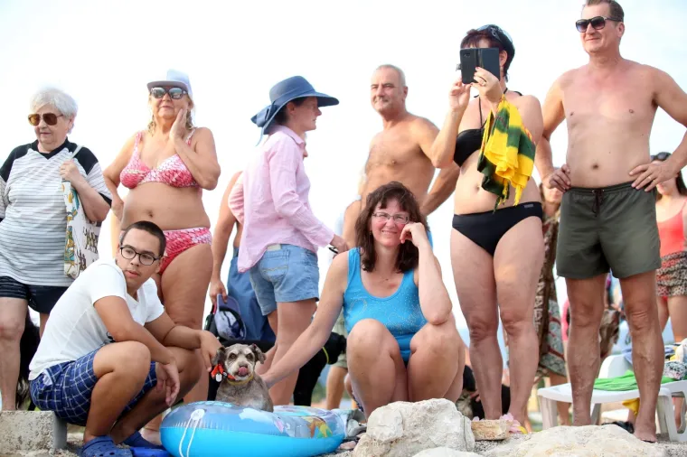 '&Scaron;apasti&rsquo; sportski izazov u Crikvenici: Plivačko natjecanje četveronožaca i njihovih dvonožaca