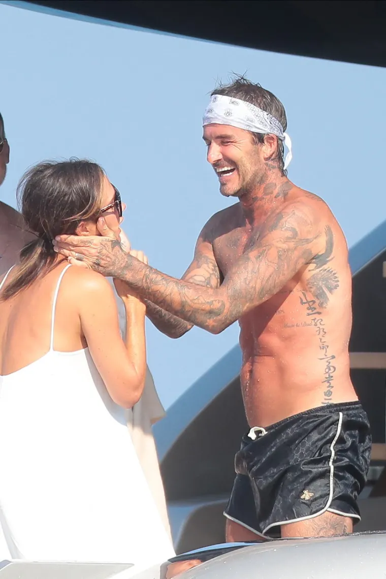 DAVID I VICTORIA BECKHAM KAKVE JOŠ NISTE VIDJELI: Polugoli razmjenjivali nježnost na brodu Eltona Johna