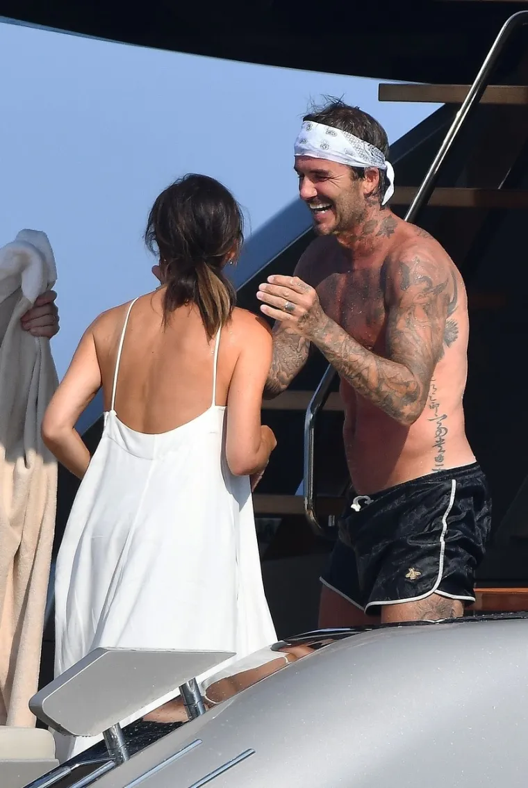 DAVID I VICTORIA BECKHAM KAKVE JOŠ NISTE VIDJELI: Polugoli razmjenjivali nježnost na brodu Eltona Johna