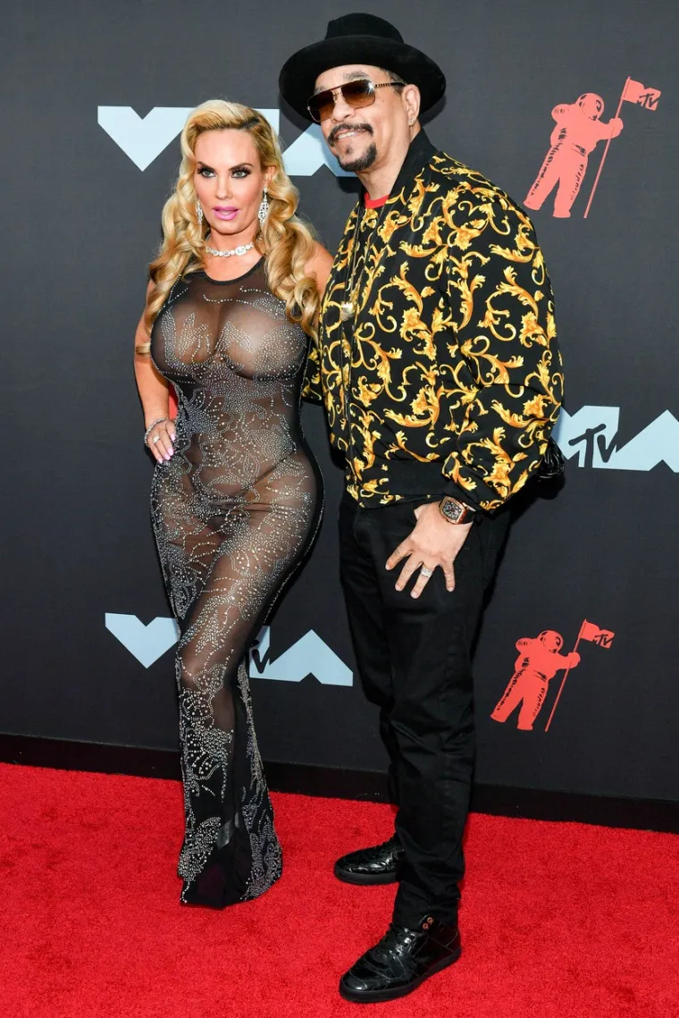 NIŠTA NIJE OSTAVILA MAŠTI: Bujna Coco se uvukla u prozirnu haljinu i pokazala minijaturne tangice... i sve ostalo