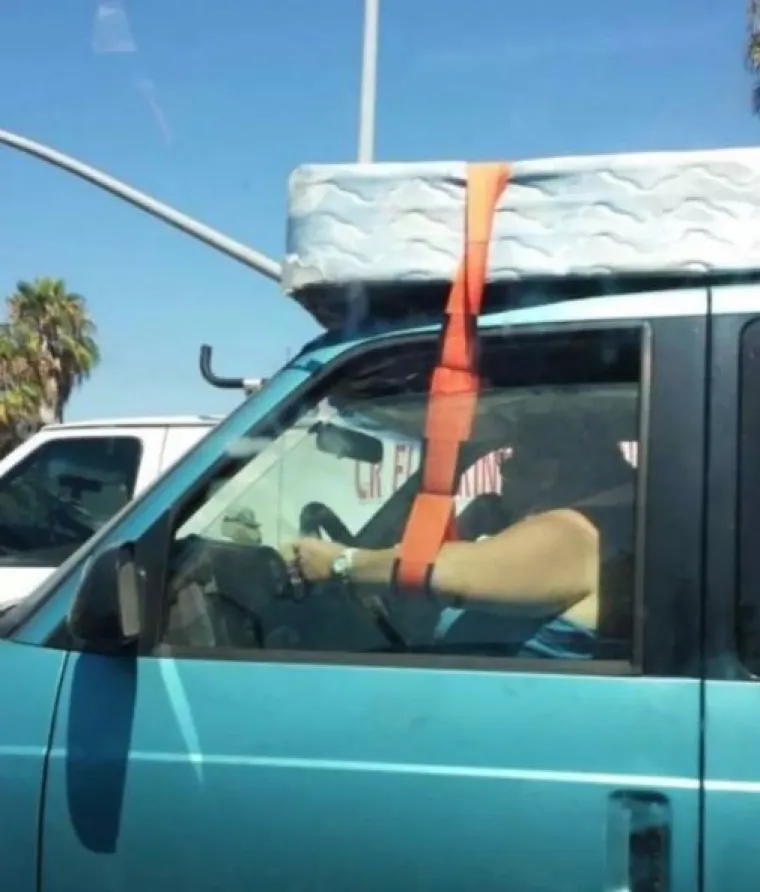 Piju, jedu, telefoniraju: Tko je ovim ljudima dao vozačku dozvolu?