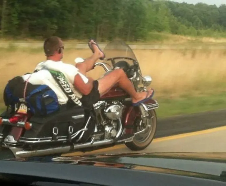 Piju, jedu, telefoniraju: Tko je ovim ljudima dao vozačku dozvolu?