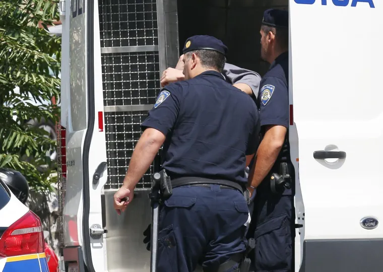 POLICIJA PRIVELA OSUMNJIČENE ZA INCIDENT KOD KNINA: Dovedeni su u policijsku postaju u Šibeniku