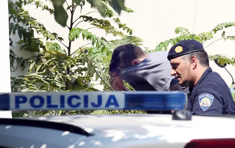 POLICIJA PRIVELA OSUMNJIČENE ZA INCIDENT KOD KNINA: Dovedeni su u policijsku postaju u Šibeniku