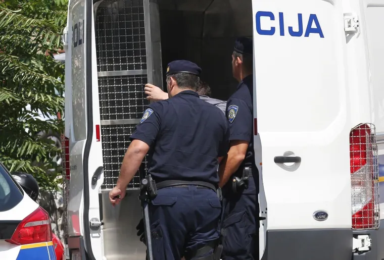 POLICIJA PRIVELA OSUMNJIČENE ZA INCIDENT KOD KNINA: Dovedeni su u policijsku postaju u Šibeniku