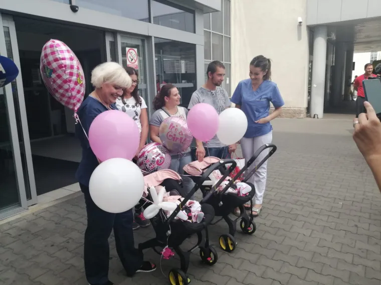 Emotivni rastanak: Prve hrvatske sijamske blizanke napustile bolnicu, medicinske sestre u suzama