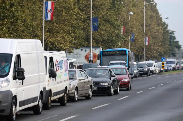 Kaos u Novom Zagrebu: Dvije prometne nesreće u samo 15-ak minuta. Autom naletio na policijski