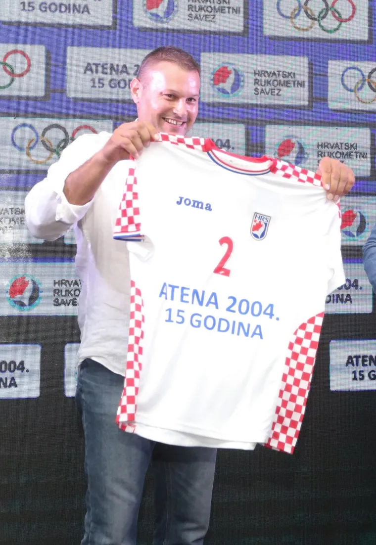 15 godina od osvajanja olimpijskog zlata u Ateni: Rukometa&scaron;i se okupili i prisjetili velikog slavlja