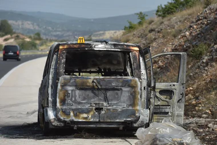I&scaron;li na intervenciju zbog požara kombija: Na djelatnika HAC-a naletjelo vozilo, prevezen u bolnicu