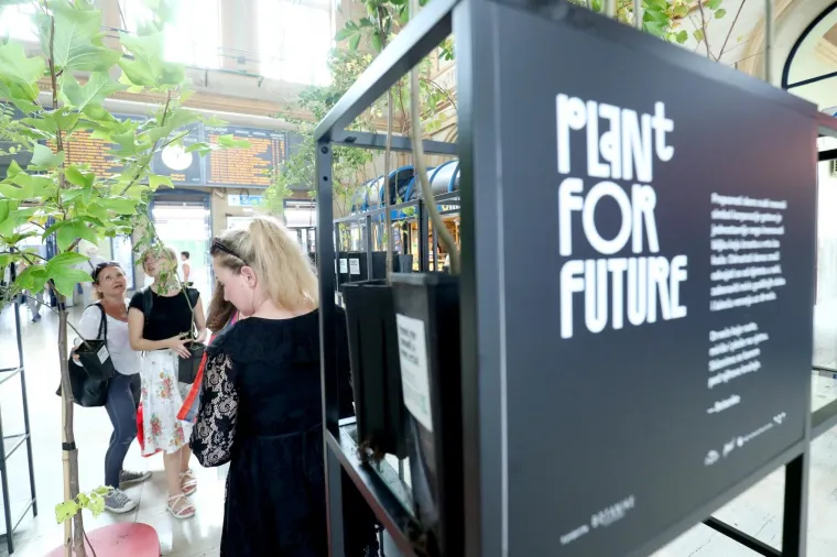Na Na zagrebačkom Glavnom kolodvoru organizirana akcija 'Plant for future'