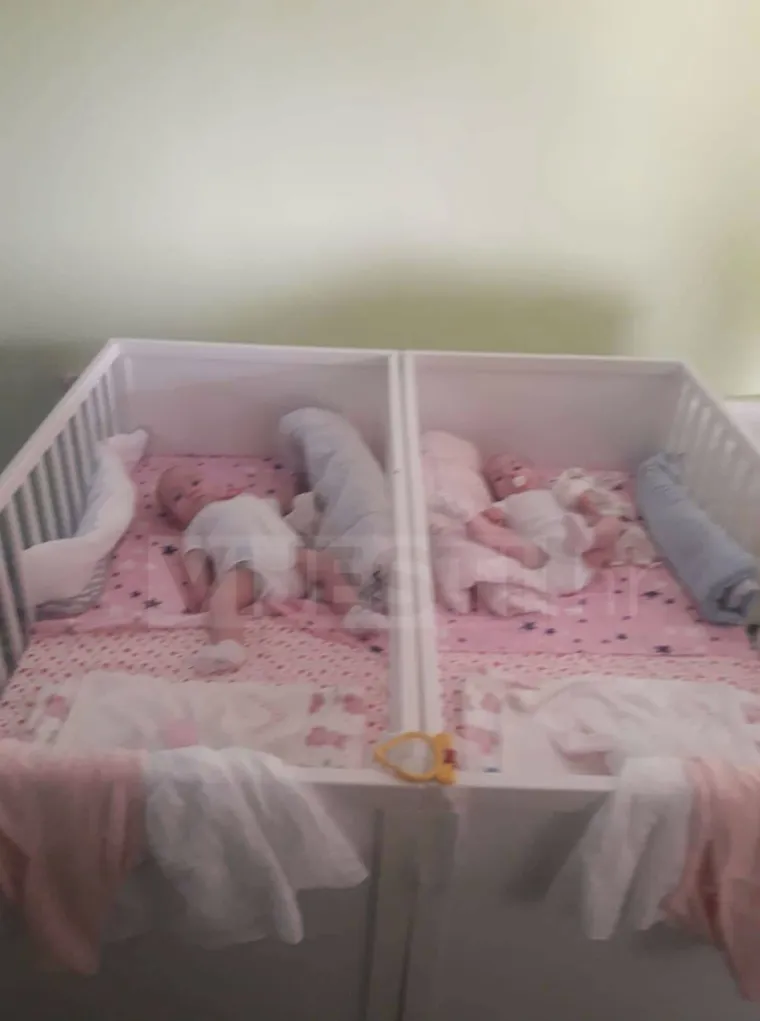 Prizor od kojeg zastaje dah: Valentina i Kristina prvi puta zaspale u svojim krevetićima