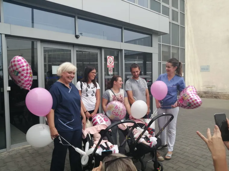 Prizor od kojeg zastaje dah: Valentina i Kristina prvi puta zaspale u svojim krevetićima