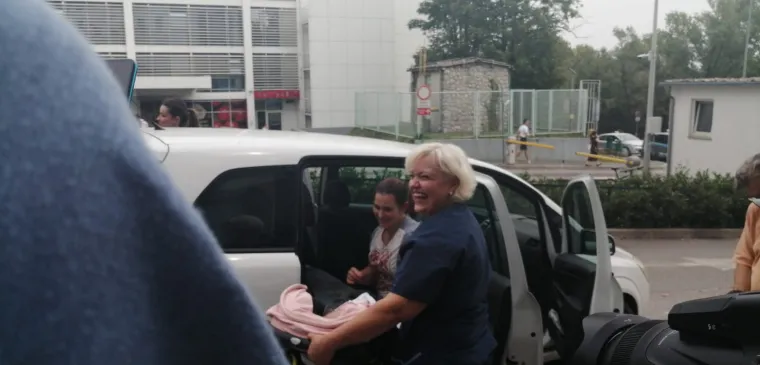 Prizor od kojeg zastaje dah: Valentina i Kristina prvi puta zaspale u svojim krevetićima