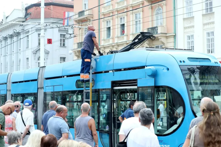 Zbog kvara tramvaja na Trgu bana Jelačića nastale gužve u centru Zagreba