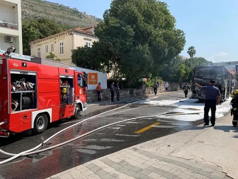 Planuo požar na turističkom autobusu na Ilijinoj glavici. Nema ozlijeđenih