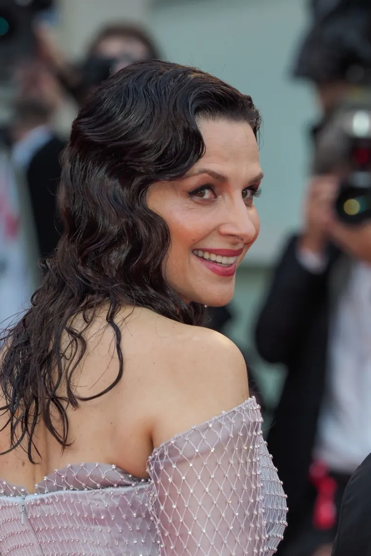 FRANCUSKA FILMSKA DIVA PLIJENILA POZORNOST U VENECIJI: Pojavila se u elegantnoj haljini s dubokim dekolteom