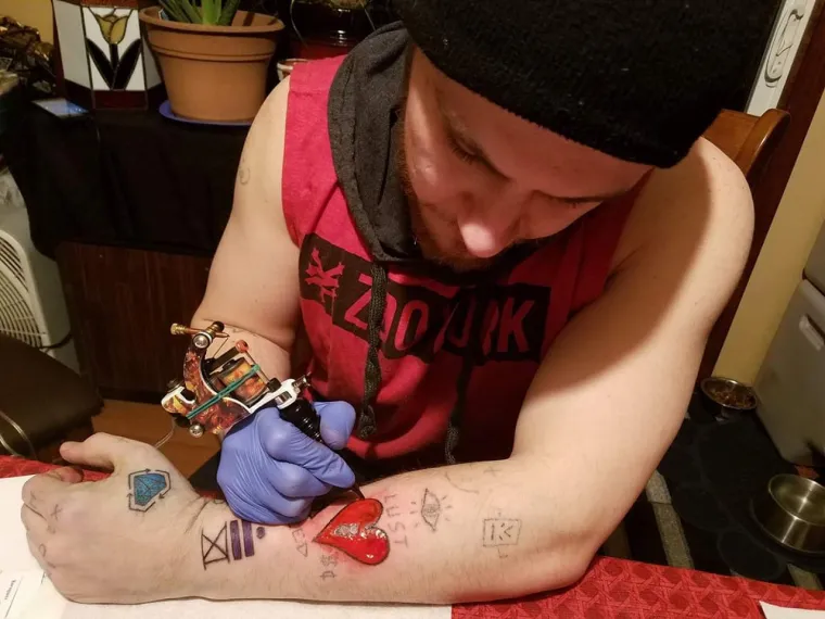 ZNAJU LI OVI LJUDI DA SU TETOVAŽE TRAJNA STVAR Ovakav užas ne viđa se dva puta