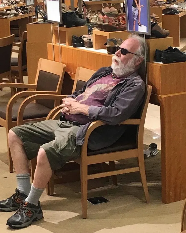 Ovaj Instagram prati patnje mu&scaron;karaca koji su oti&scaron;li u &scaron;oping sa svojim suprugama