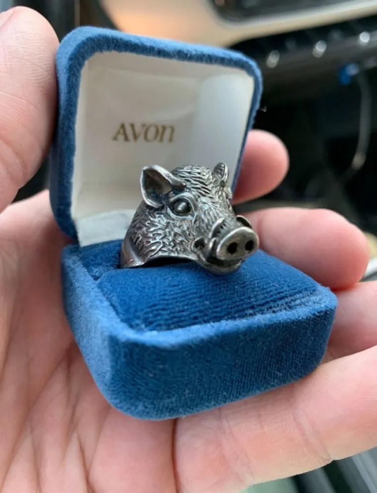 JESU LI IH HTJELI UVRIJEDITI ILI JE RIJEČ O NESLANOJ &Scaron;ALI? Dobili su najgore poklone na svijetu i odlučili ih zadržati