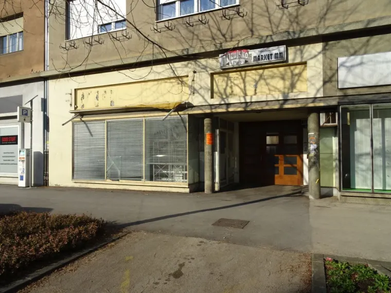 Zrinski trg 4, Karlovac, poslovni prostor od 116,71 četvronih metara, početne mjesečne cijene 3825,17 kuna